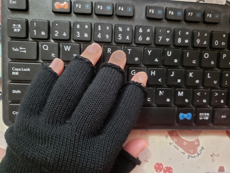 スマホ手袋より便利 パソコン時に手が冷える時は長めの指なし手袋